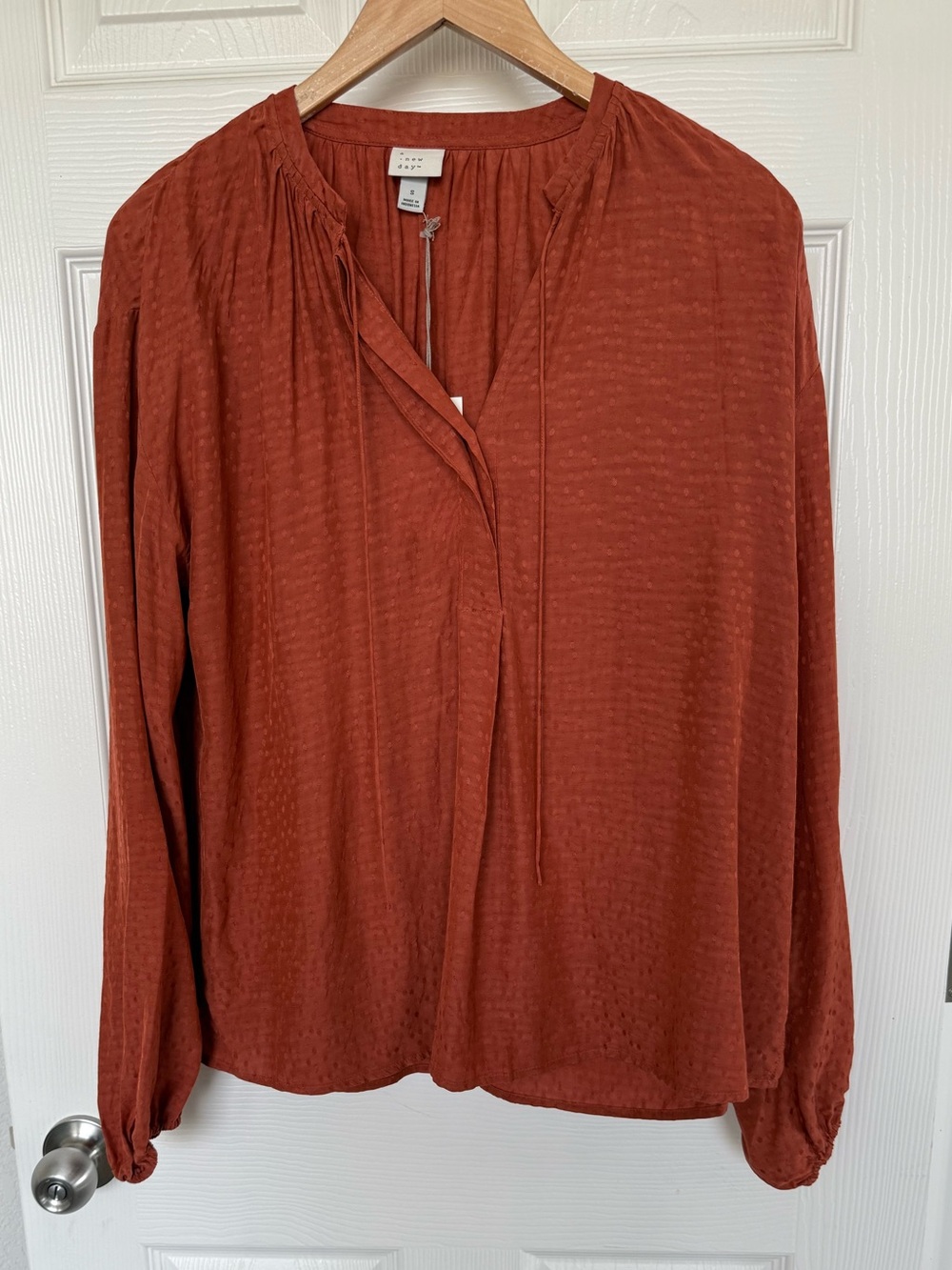 NWT Rust Blouse Long Sleeve Notch Front Lightweight Small